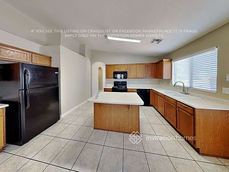 1530 W Saint Anne Ave — Photo 7