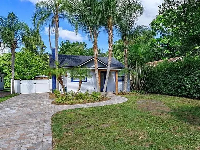 1324 Cloverlawn Ave — Photo 1