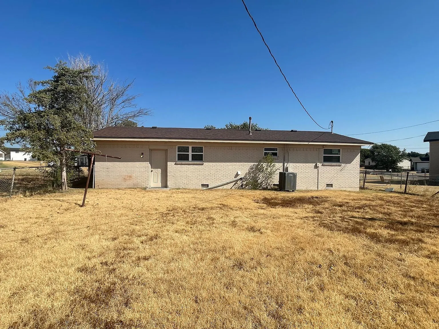 3 bed, 1225 sqft, $1,000 — Photo 2