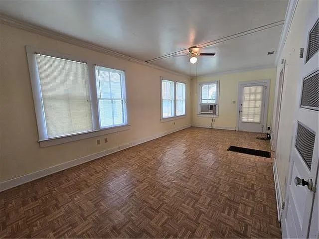349 Saint Charles St — Photo 5