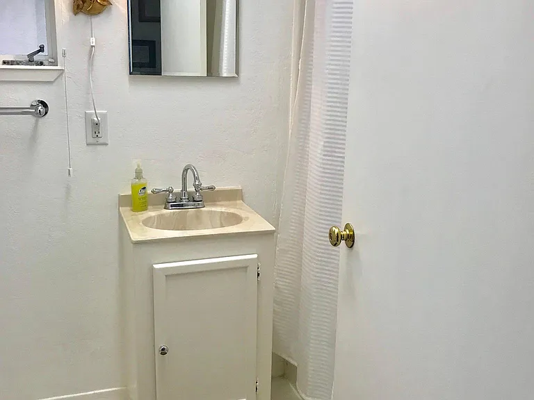 Lower bath with tub/shower