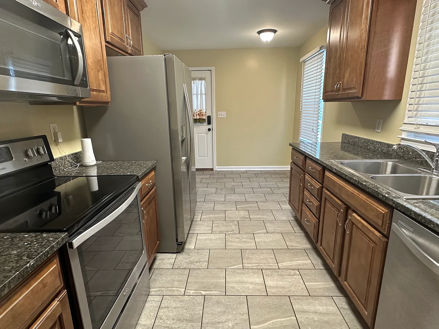 4 bed, 1622 sqft, $2,600 — Photo 2