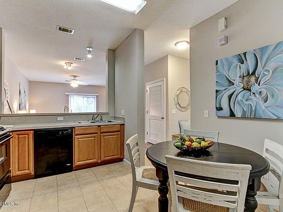 3rd image of 562 Scrub Jay Dr