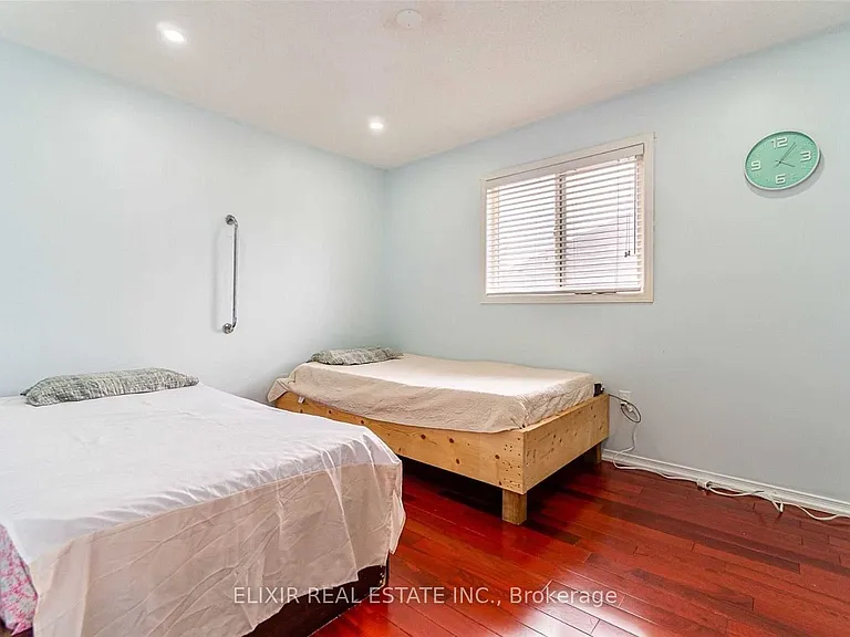 29 Timbertop Cres #UPPER LEVEL — Photo 23