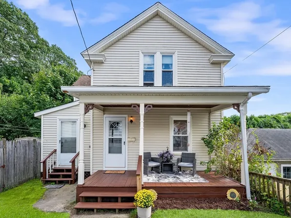 34 & 1/2 Brook St, Whitinsville, MA 01588