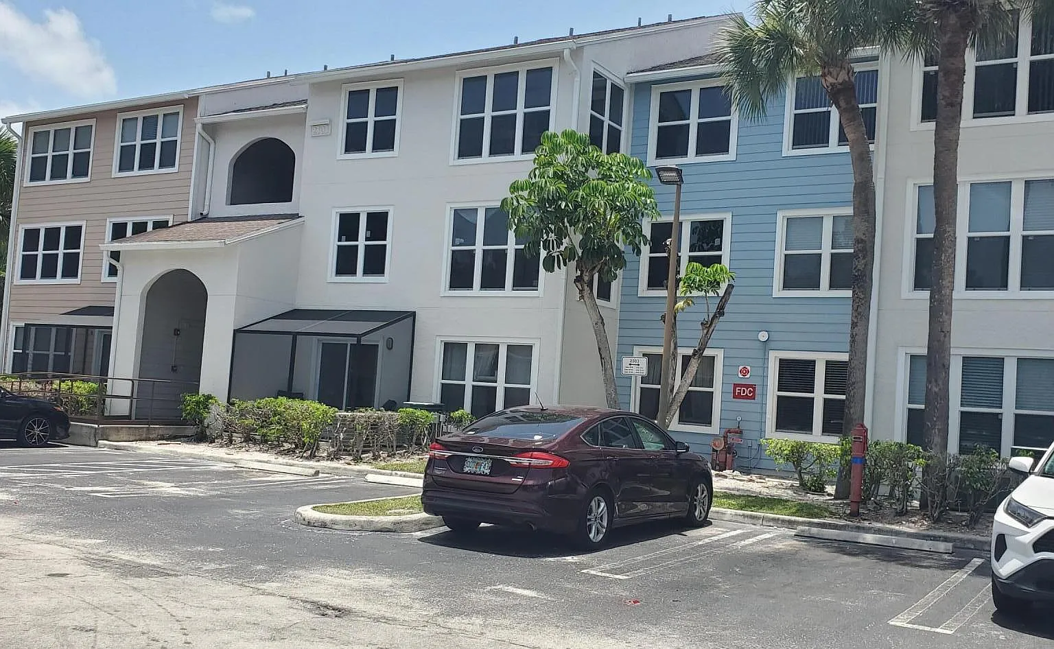 2 bed, 1.0 bath, 758 sqft, $1,900 — Photo 1