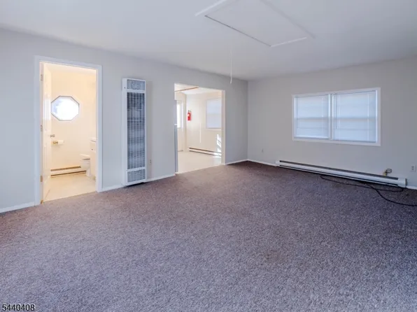 88 Trinity St, Newton, NJ 07860