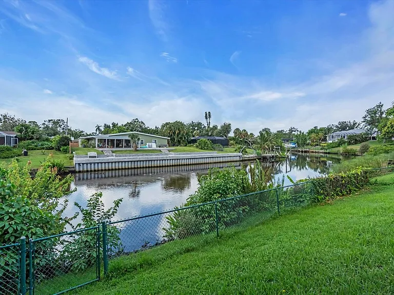 2732 Valencia Dr — Photo 37