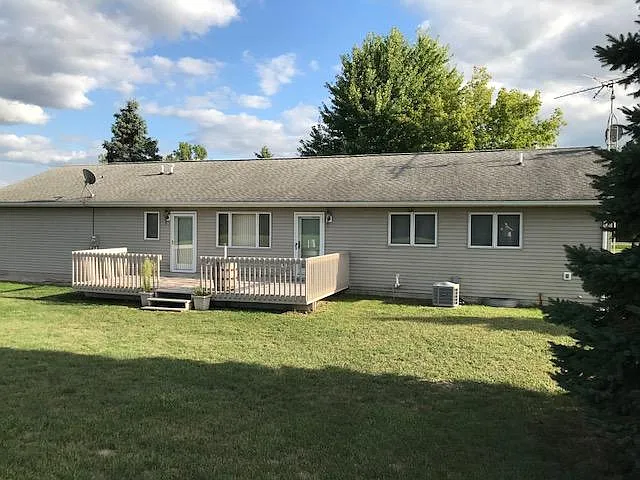 6427 Clyde Rd — Photo 2