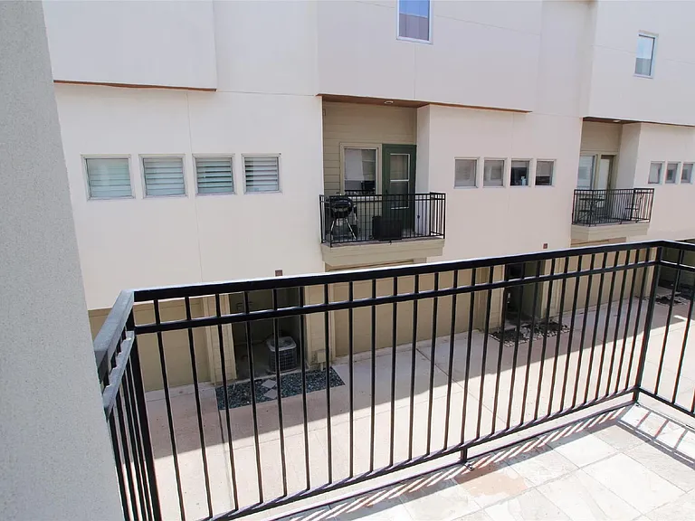4701 Caroline St — Photo 14