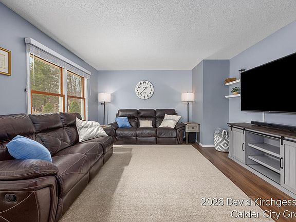 4th image of 2972 W Fruitport Rd