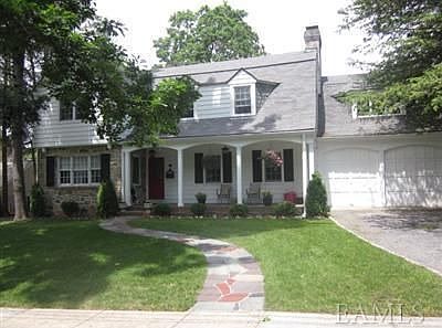 1st image of 9 Lindbergh Pl