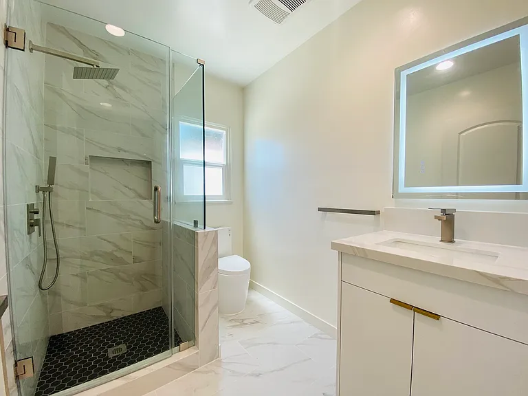 329 N Bushnell Ave — Photo 10