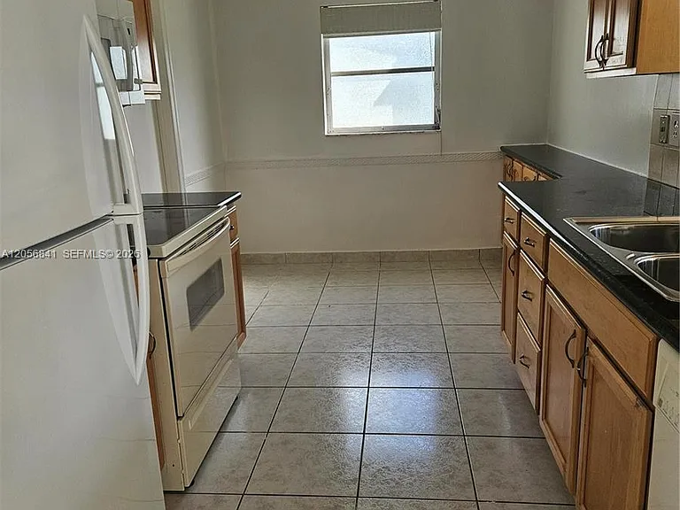 1400 NW 90th Way — Photo 6