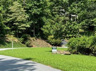 87 Solomons Cove Rd, Flat Rock, NC 28731