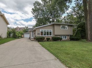 31 Westmore Meyers Rd, Lombard, IL 60148