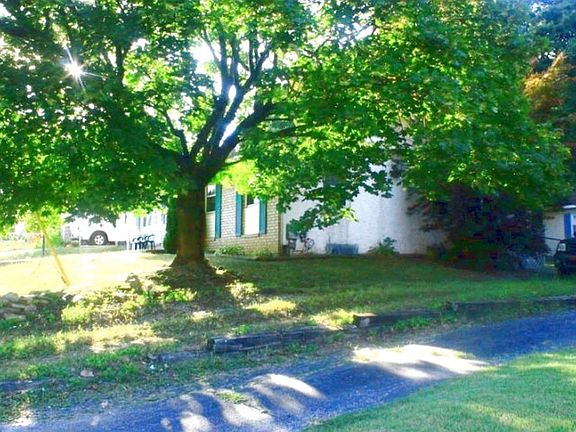 3rd image of 801 Charles St