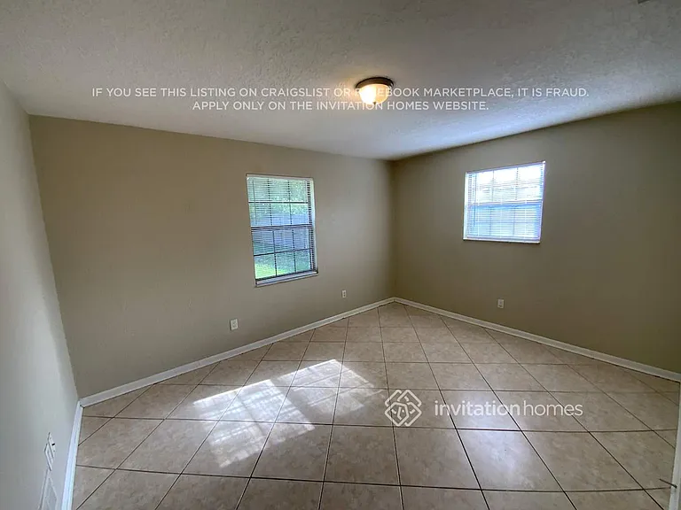 885 Rayston St — Photo 9