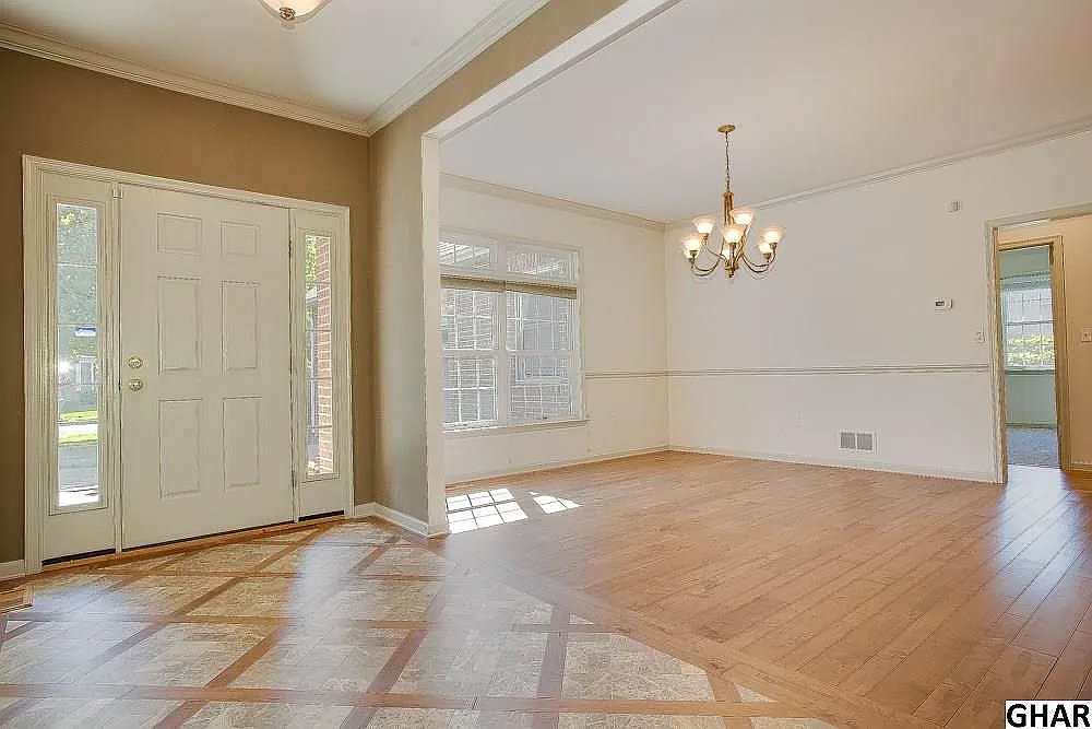 3 bed, 2322 sqft, $2,000 — Photo 3