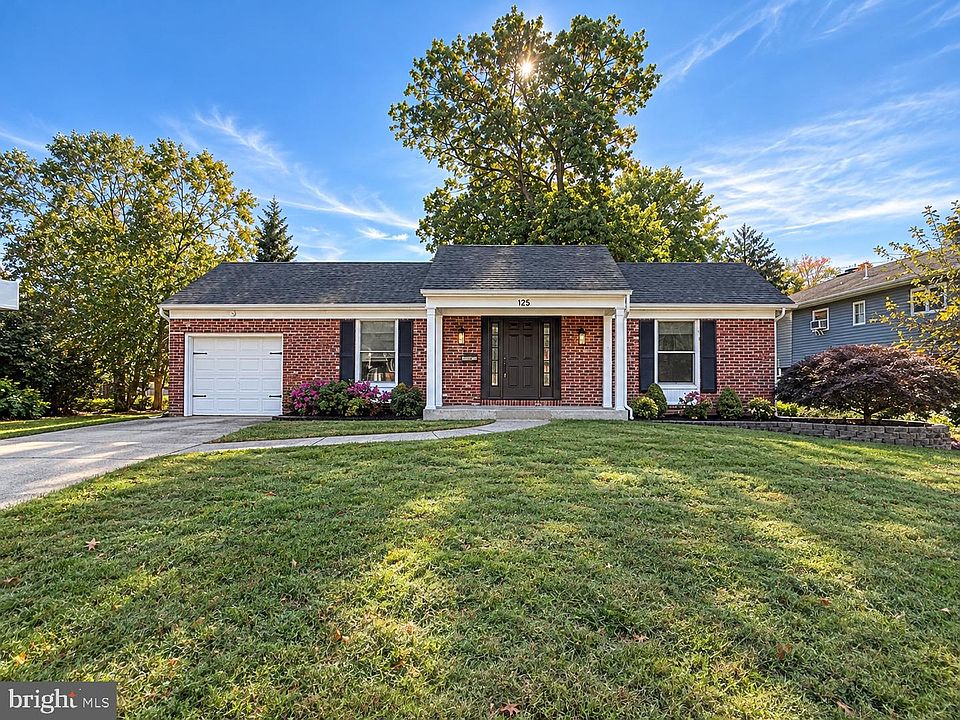 1st image of 125 Schoolhouse Ter