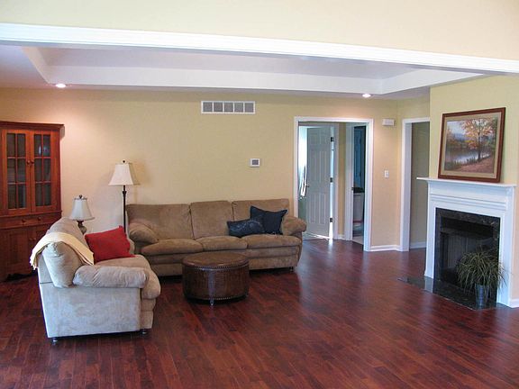 4th image of 601 Charleston Way
