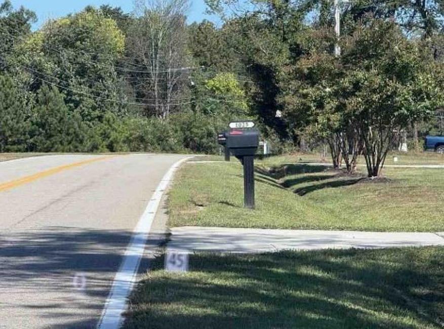 Exterior Neighborhood (street photo)