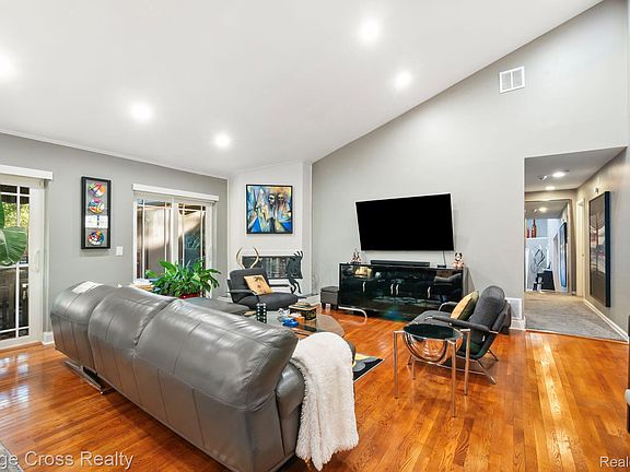 5th image of 24459 Bloomington Ct