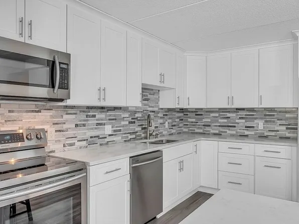 146 Marble St APT 211, Stoneham, MA 02180