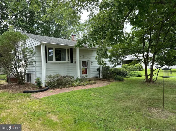 24435 Lakeland Dr, Hollywood, MD 20636