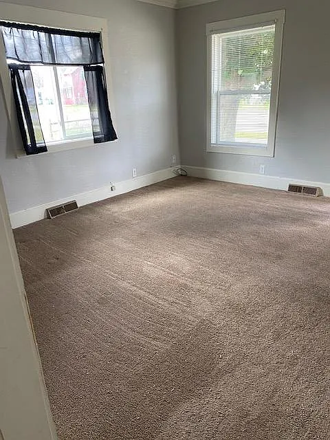 3 bed, $810 — Photo 2