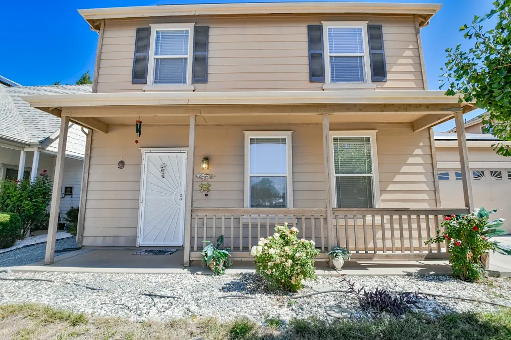 1560 Greenwich Cir photo 1