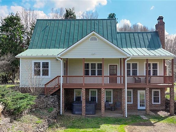 3rd image of 1399 Apple Grove Rd