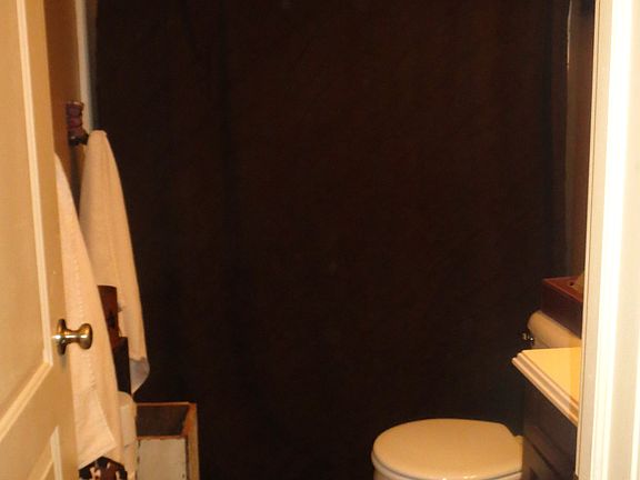 Full Bath between rooms