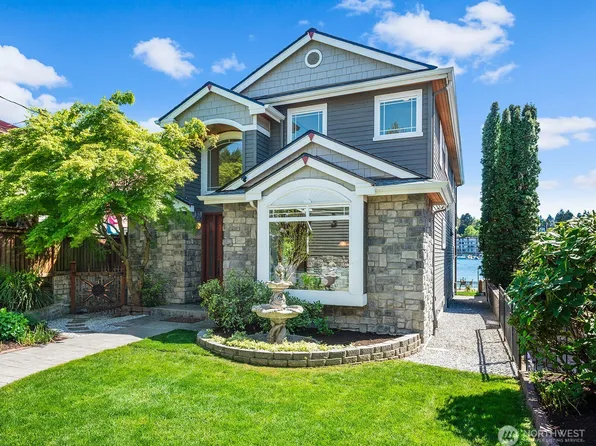 8696 Island Drive S, Seattle, WA 98118