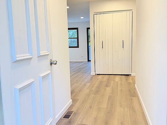 4th image of 7S427 Olympia Ct