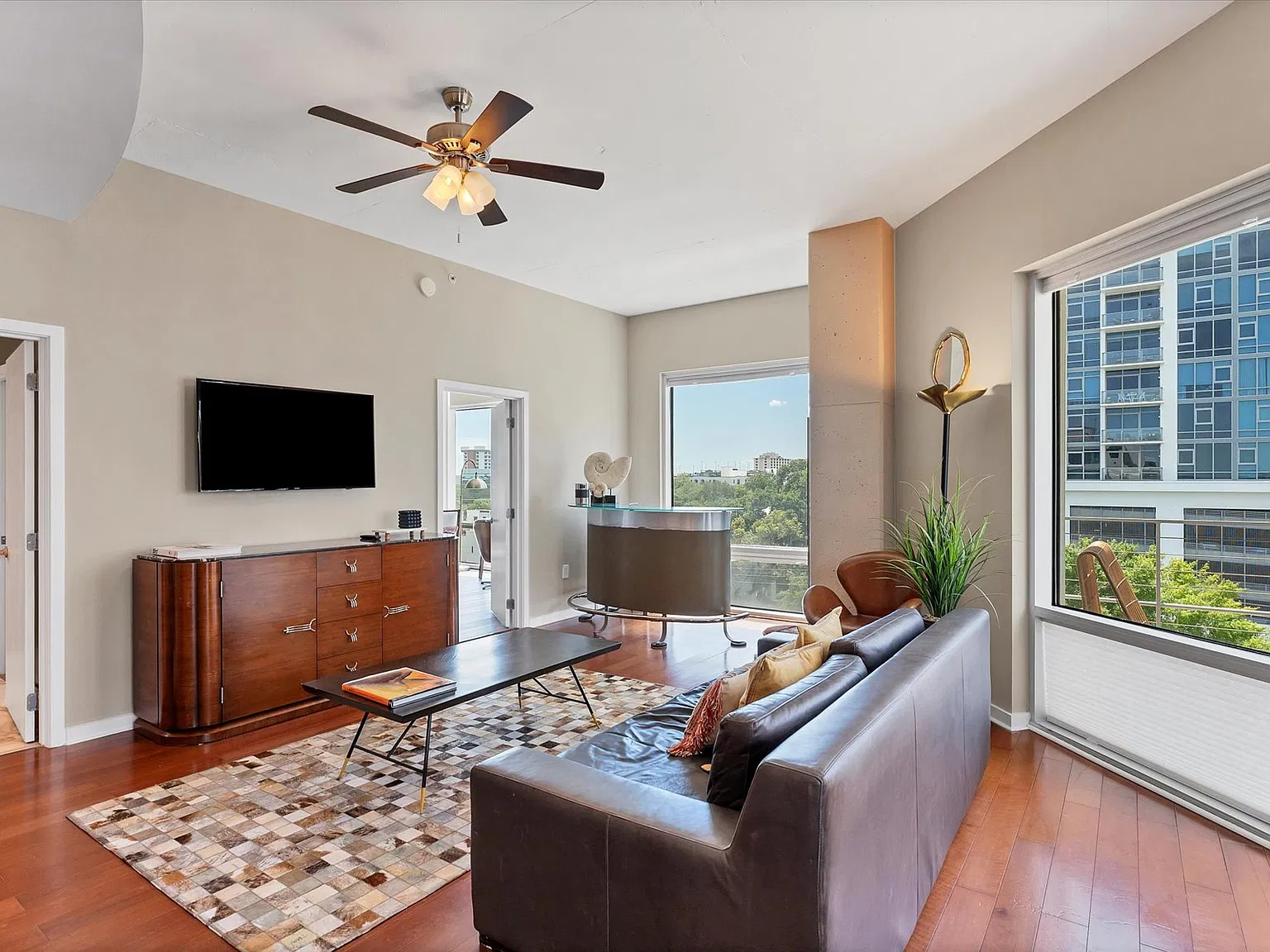 1 bed, 1071 sqft, $3,299 — Photo 3