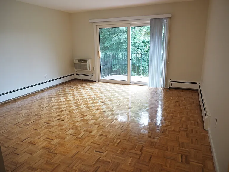10 Longwood Dr #10 — Photo 5