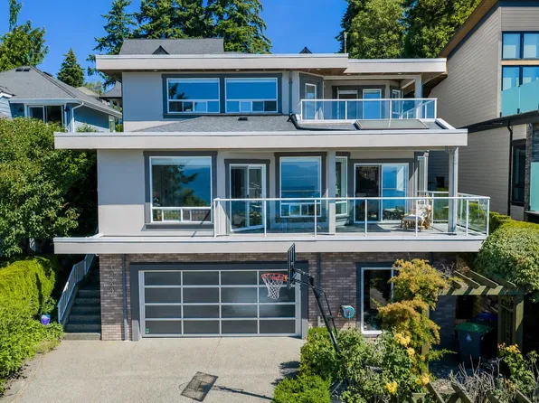 13289 12b Ave, Surrey, BC V4A 1C2