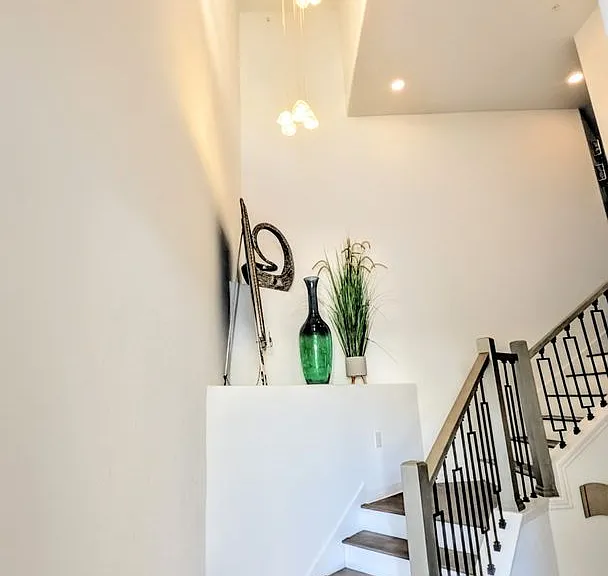 5639 N Honore Ave #222 — Photo 4