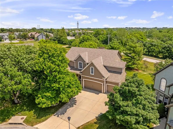 21502 W 98th Ter, Lenexa, KS 66220