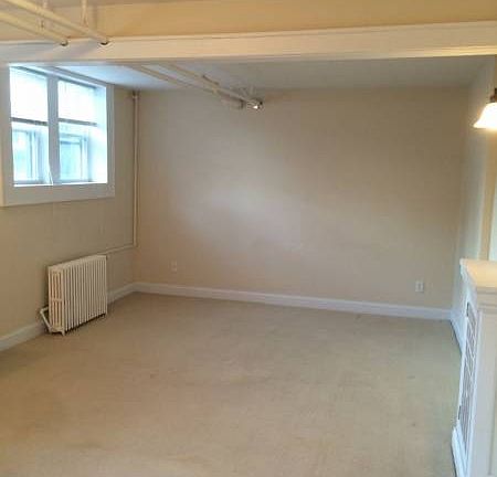 3rd image of 976 Goodrich Ave