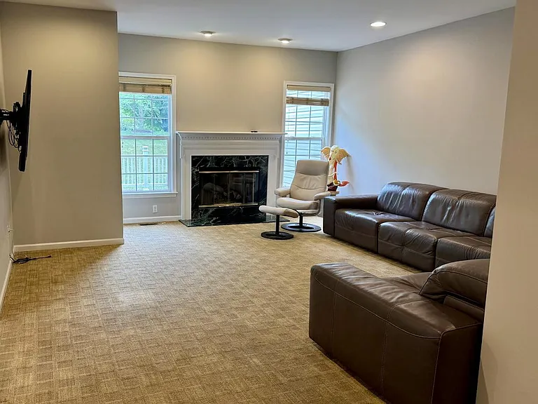 240 Torrey Pine Ct — Photo 9