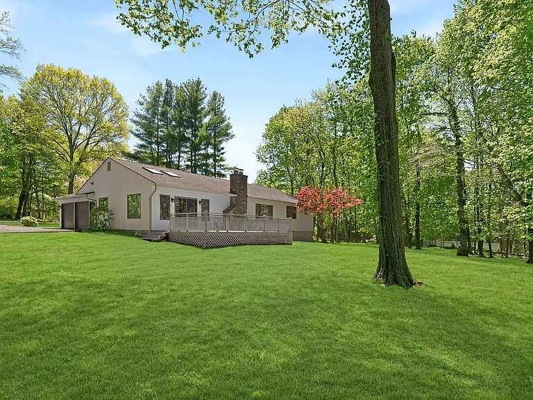 12 Wyeth Ct — Photo 25