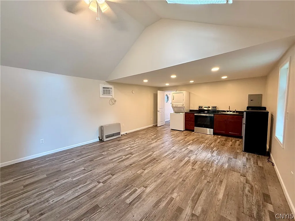 1 bed, 1.0 bath, 2085 sqft, $1,400 — Photo 3