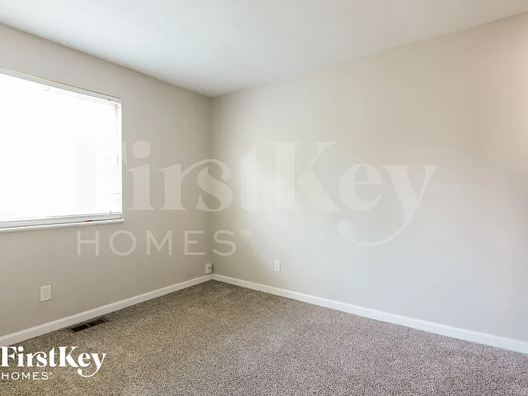 274 Meadow Glen Dr — Photo 11