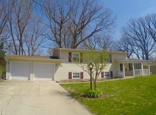 12 Knollwood Dr, Montgomery, IL 60538