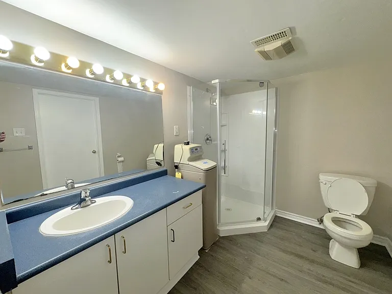 79 Grove St E — Photo 10