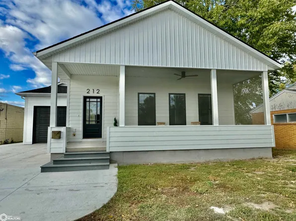 212 7th Ave N, Clear Lake, IA 50428