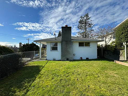 4004 SW Dakota St Photo 1