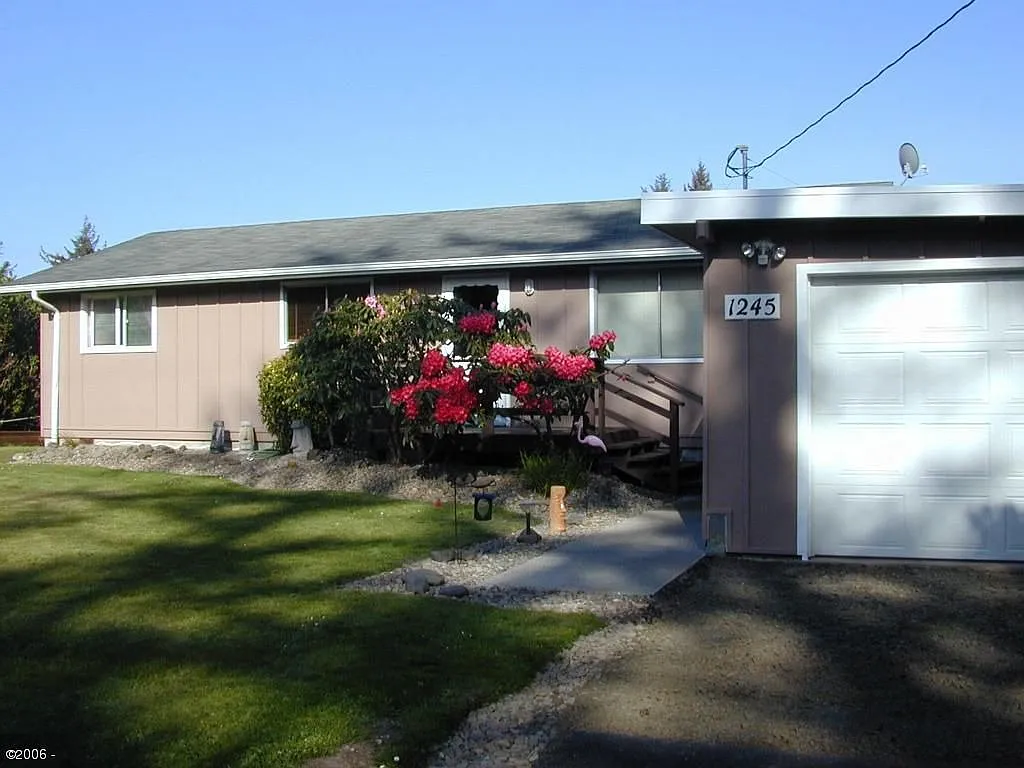 1245 S Crestline Dr photo 1